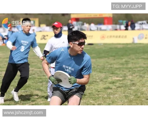 杭州飞盘队与深圳飞盘队赛后复盘探讨战术灵活性与团队协作的关键因素